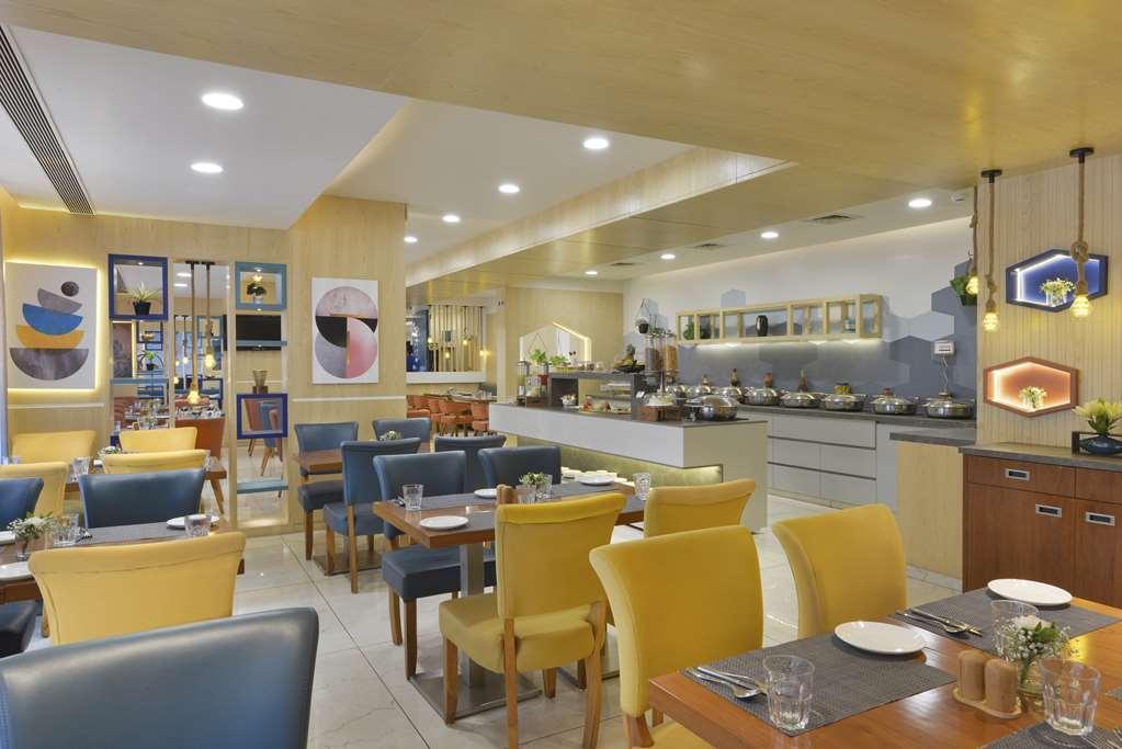 Hampton By Hilton Vadodara-Alkapuri Restoran gambar